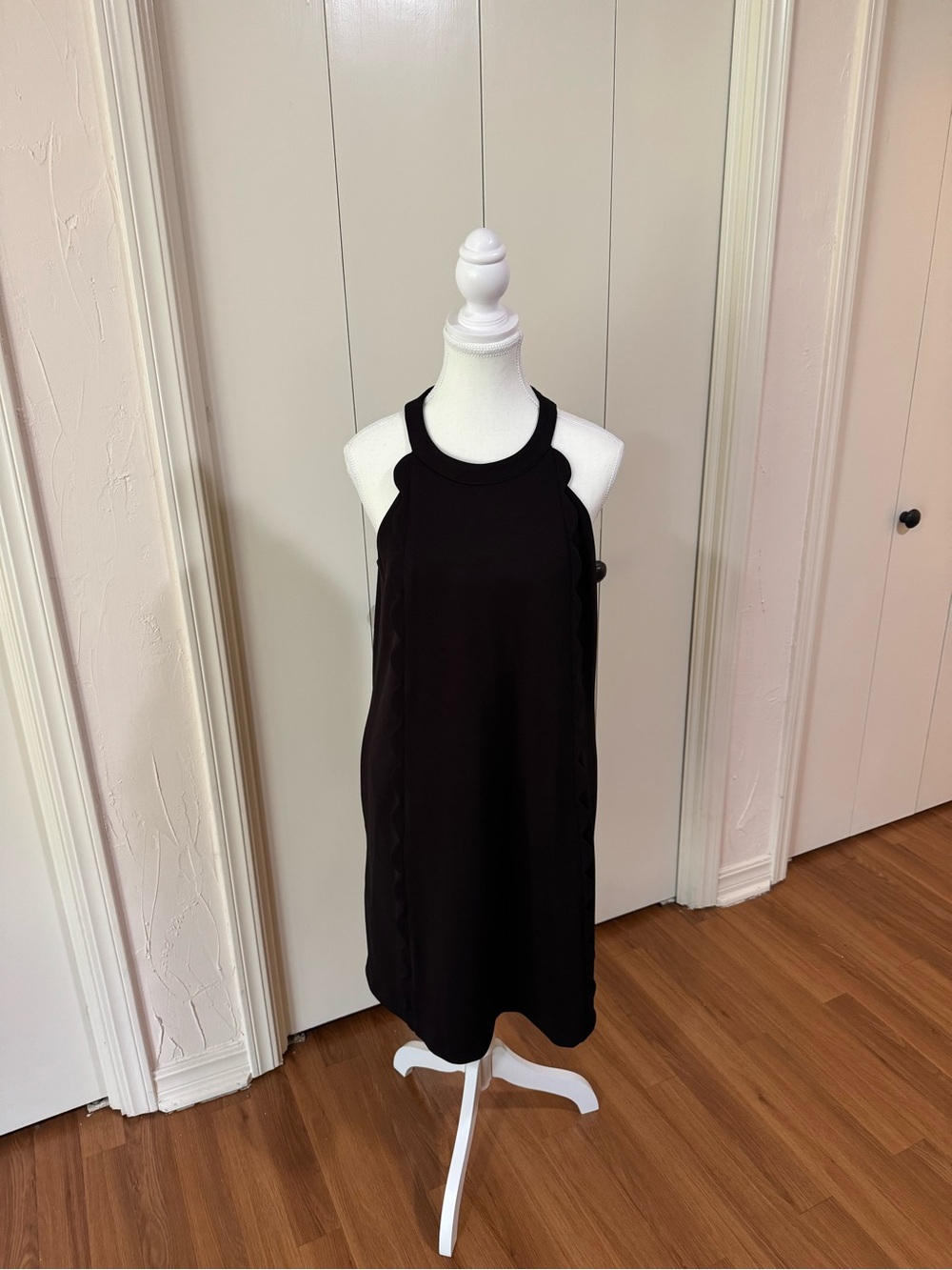 Black Sleeveless Scalloped Halter Dress - Classic Women's Dress Size 10